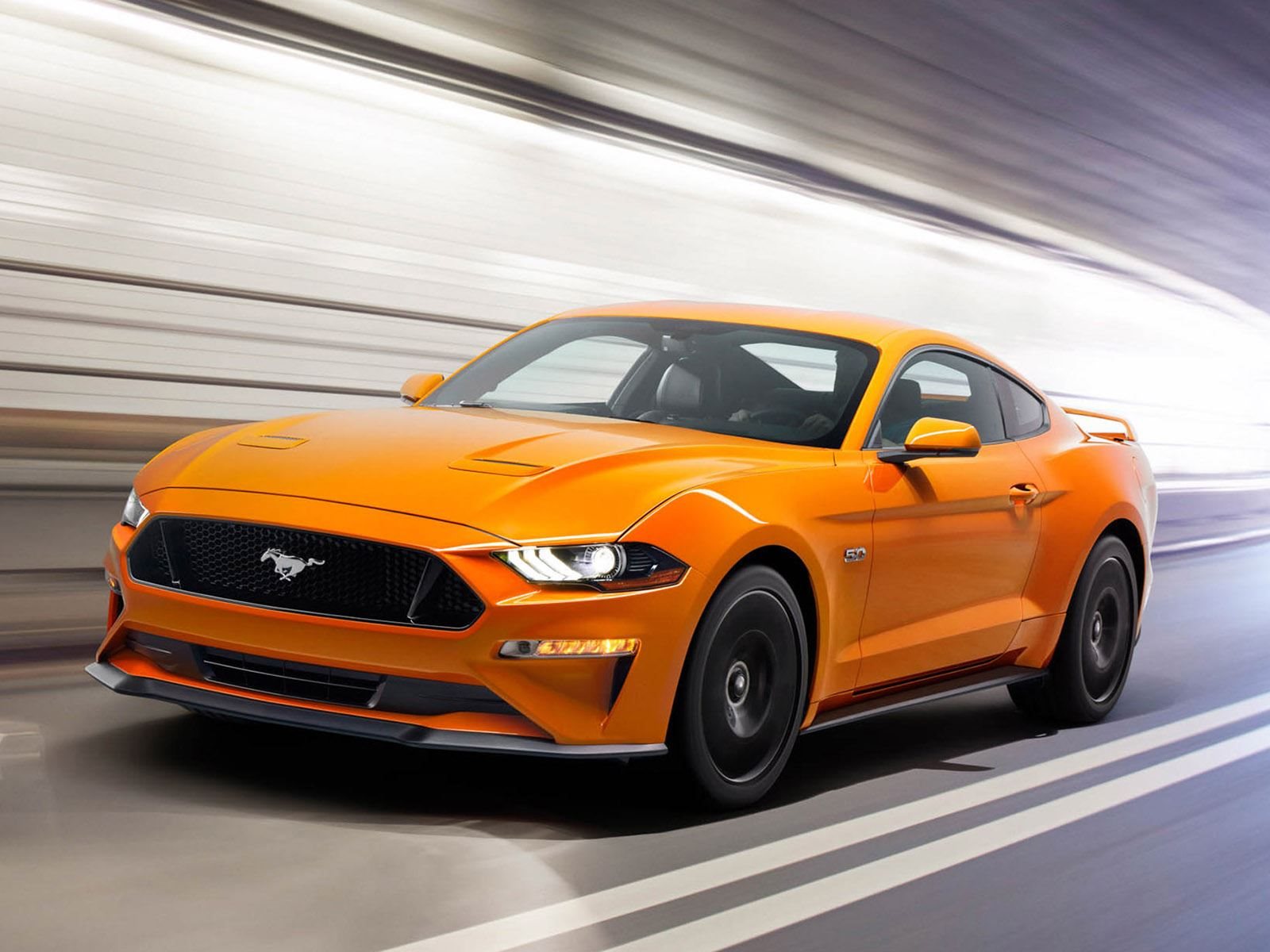 Между тем, гибридная версия нынешнего Mustang появится в 2019 году.