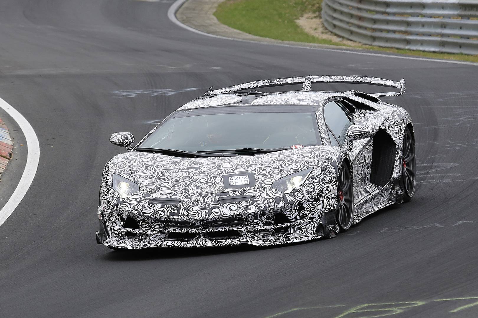 Lamborghini тестирует предстоящий Lamborghini Aventador SV Jota на Нюрбургринге в течение последних нескольких недель.