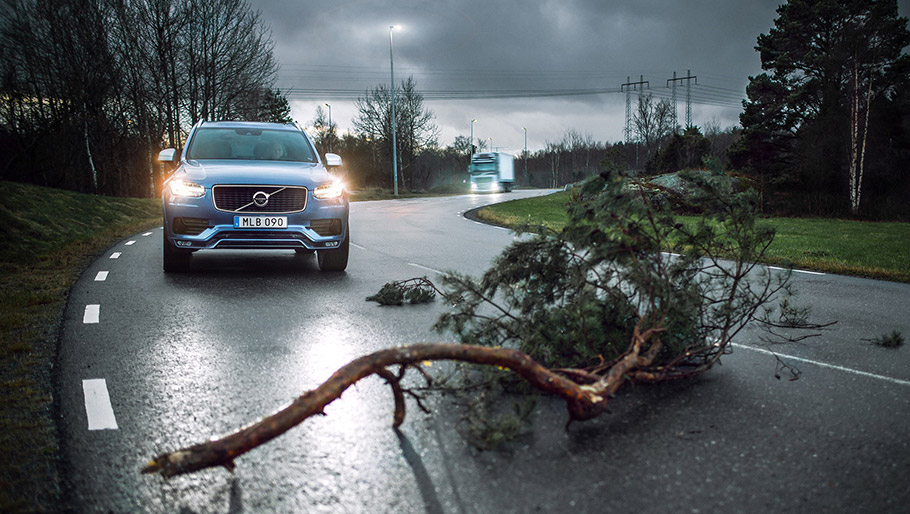 Volvo Cars, известный скандинавский производитель автомобилей и лидер в производстве грузовиков Volvo Trucks, разработал специальную систему, которая делится данными в режиме реального времени, чтобы обновить связанные технологии безопасности.
