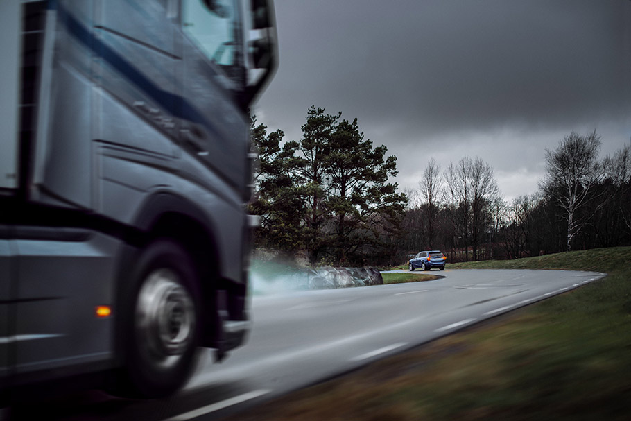 Это первый раз, когда команда Volvo делает такое сотрудничество с другой компанией. Само партнерство также демонстрирует шаг вперед к достижению следующего этапа безопасности дорожного движения. Фактически, с начала года живые и анонимные данные пере