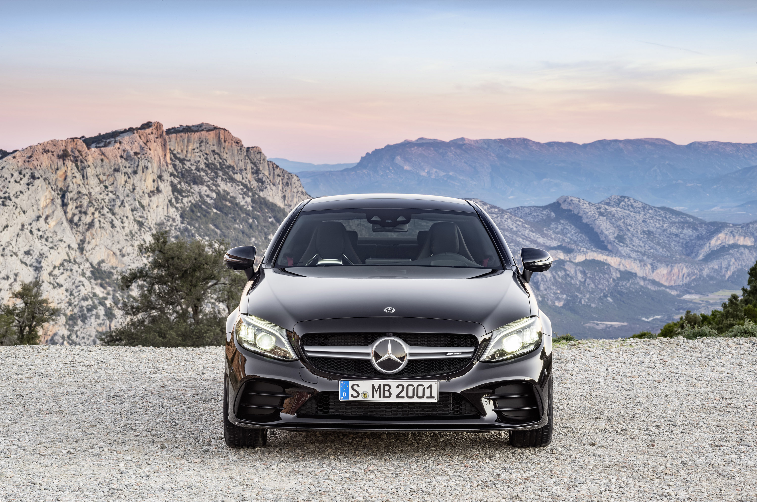 Обновленные модели Mercedes-Benz C-Class Coupe и Cabrio теперь доступны для заказа.