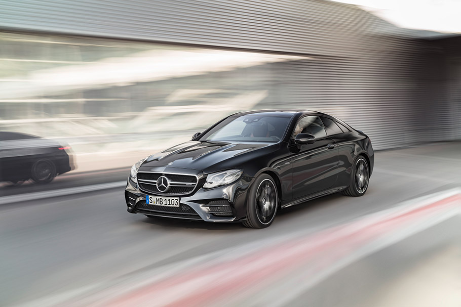 Это означает, что Mercedes-AMG E 53 4MATIC Plus Coupe и Cabriolet вместе с CLS 53 4MATIC Plus будут оснащены новыми системами и инженерными дополнениями, которые повысят общий показатель производительности и мощности.