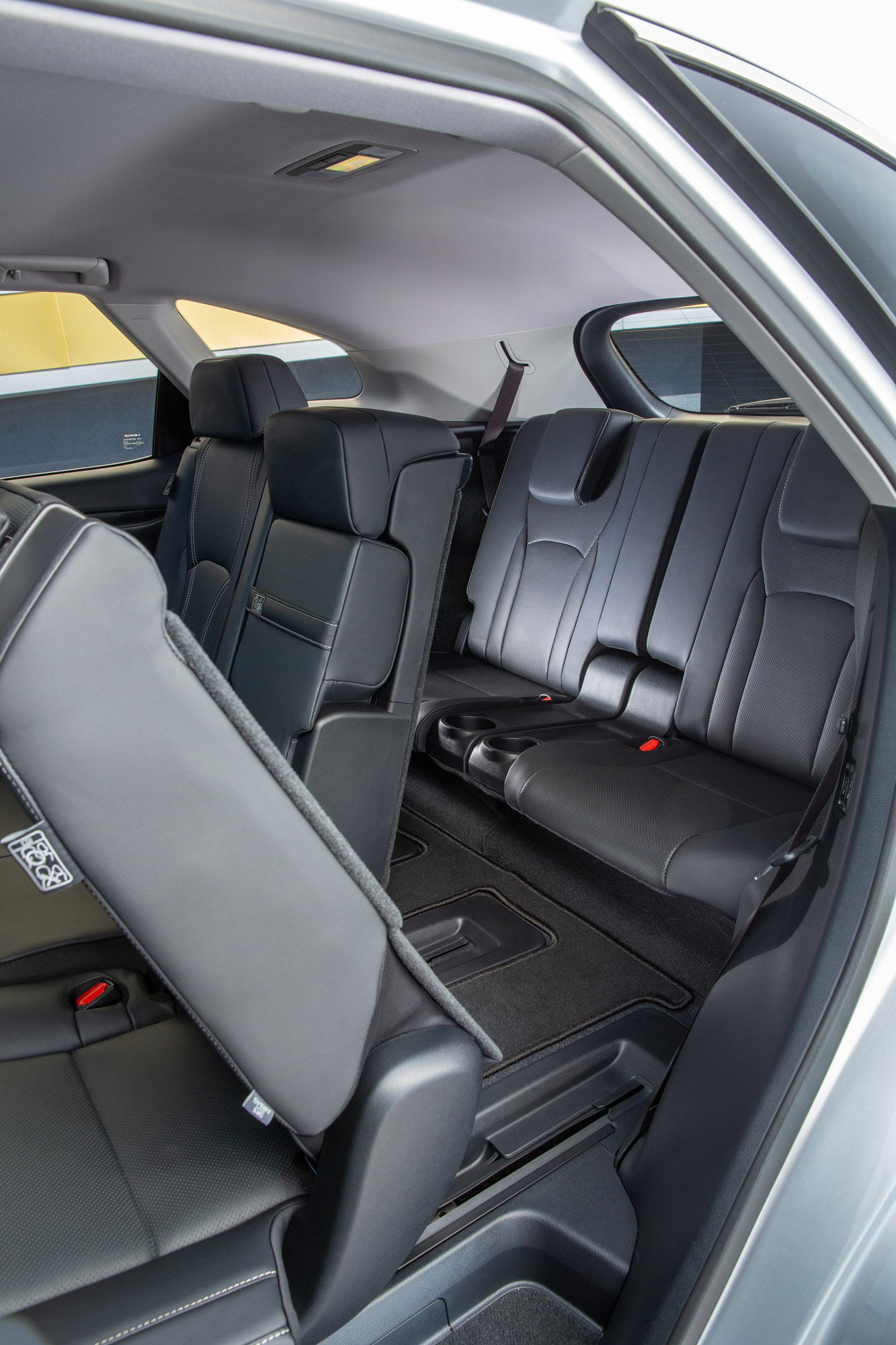 Команда Lexus представляет свой первый семиместный автомобиль для британской аудитории и демонстрирует некоторые его особенности.