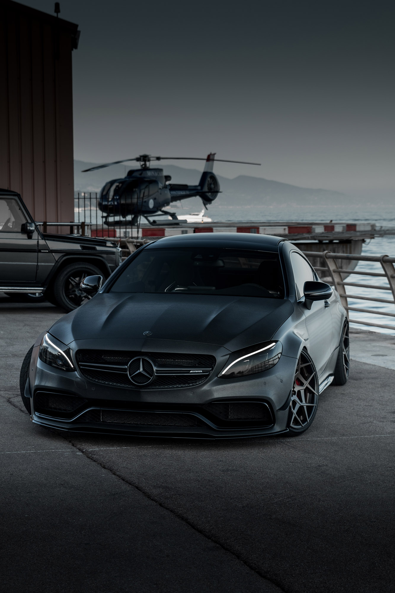 Тем не менее, все эти успешные истории не могут остановить Z-Performance. Компания продолжает показывать нам необыкновенные красоты - в его последнем проекте задействована машина Mercedes-AMG C 63 Coupe. Проект получил название «Черный рыцарь» и вклю