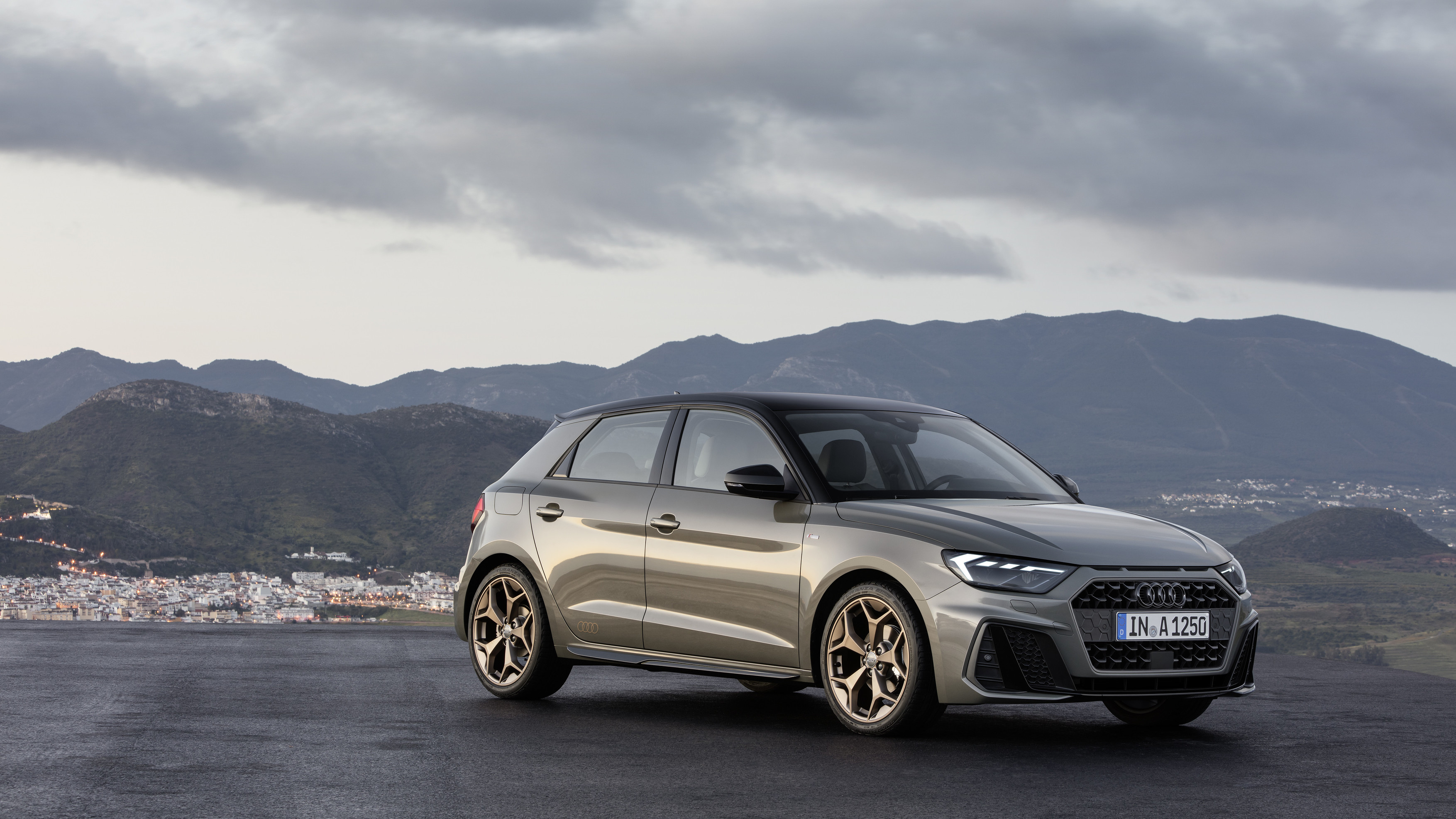 Фотографии новой Audi A1 Sportback появлялись в течение всей недели.