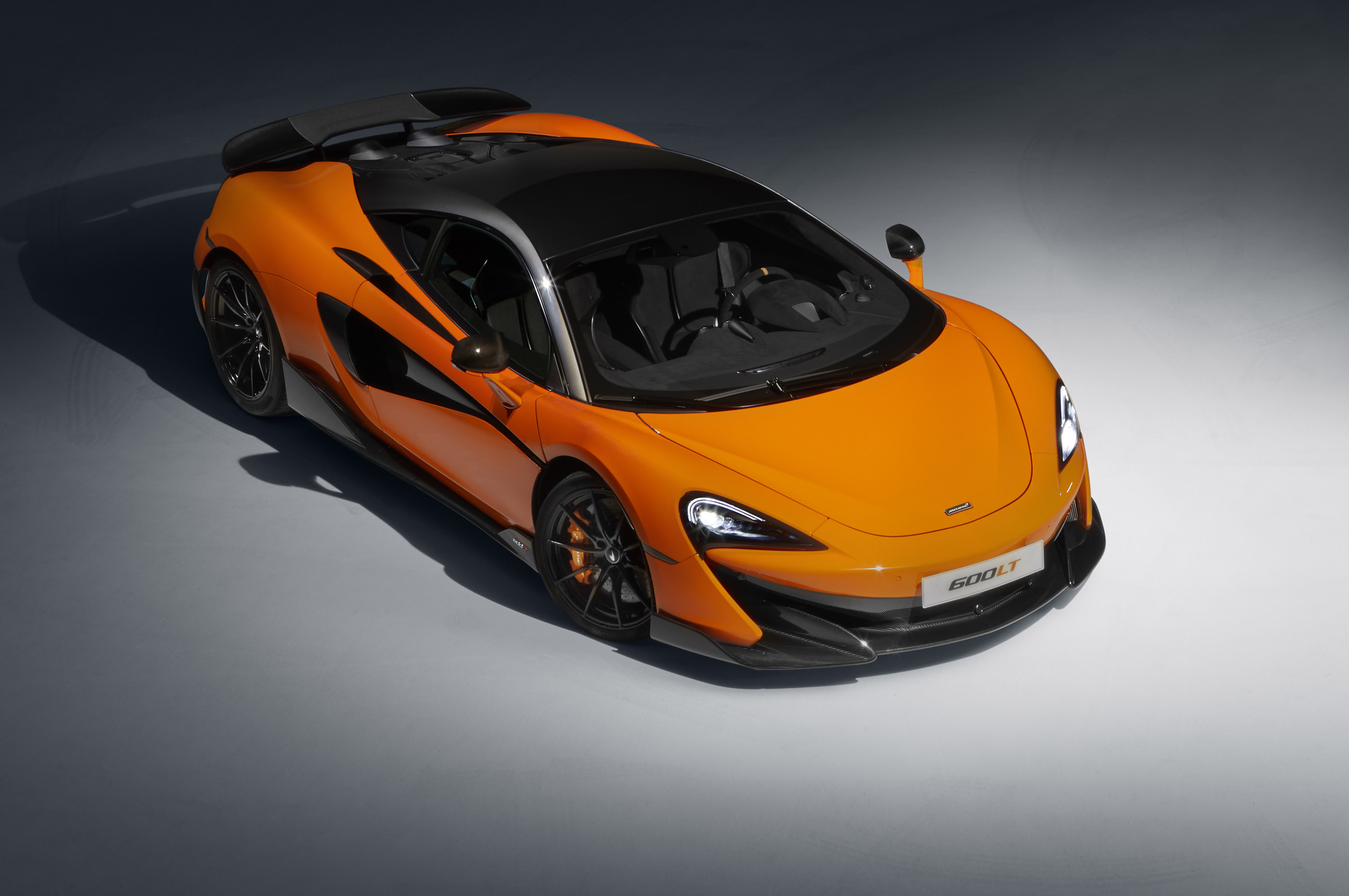 Самый мощный McLaren поставляется с невероятными функциями, серьезными намерениями и как всегда передовыми технологиями.
