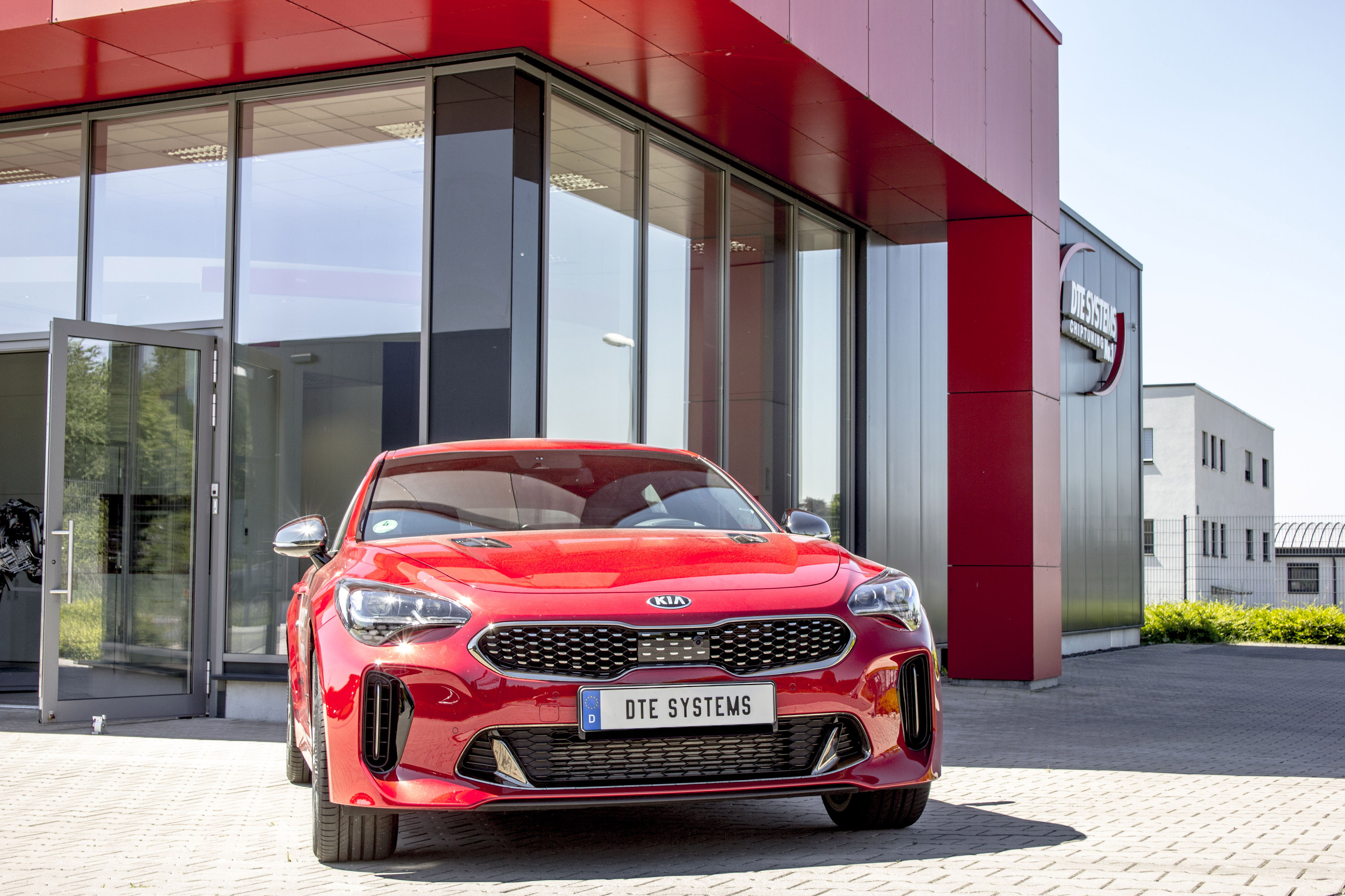 Kia Stinger не только привлекательна, но и очень быстра благодаря DTE  Systems