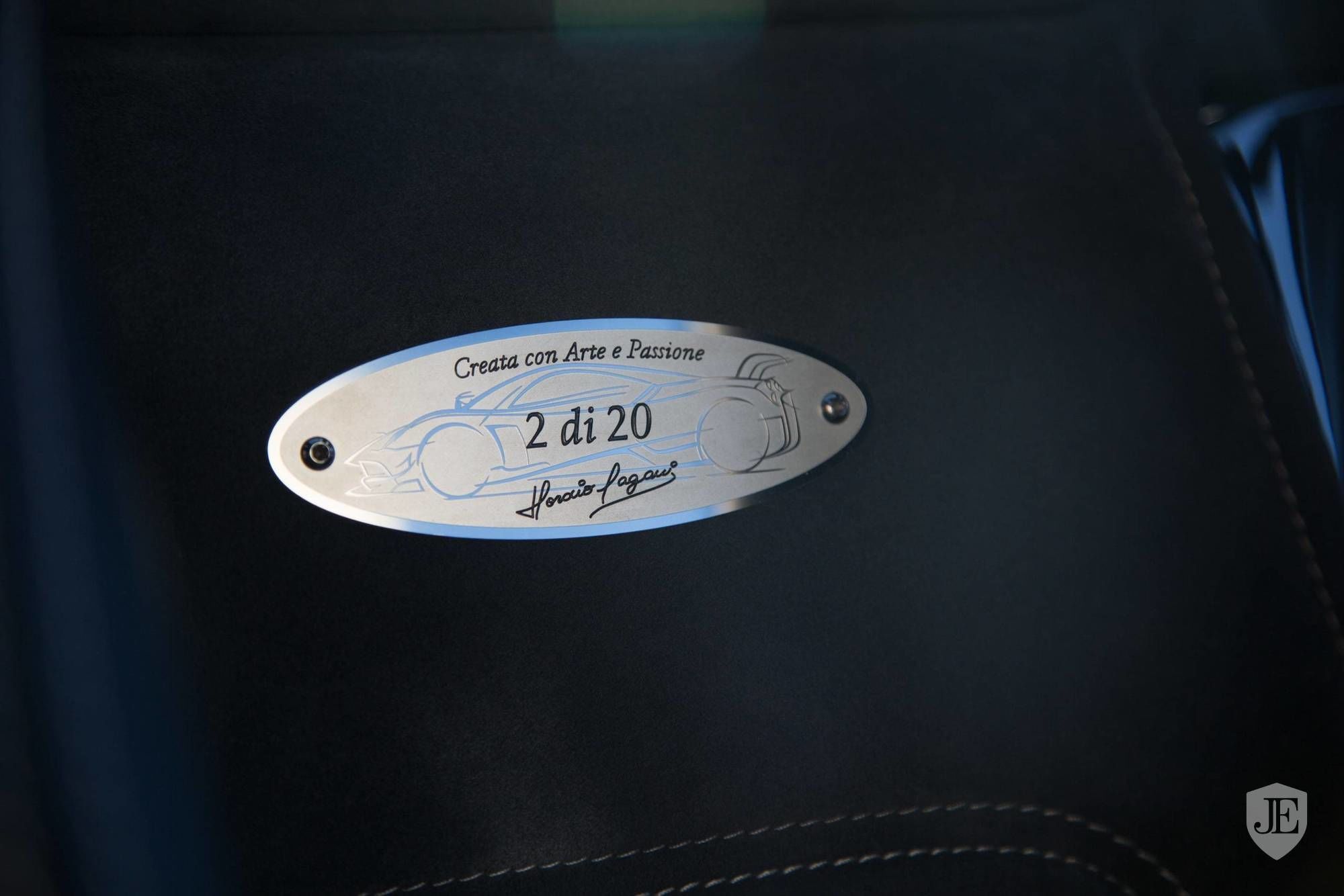 Самая горячая модель Pagani Huayra на сегодняшний день является очень популярной машиной. Всего было построено 20 экземпляров, и, как и следовало ожидать, Pagani адаптировал каждый из них по вкусу клиента.