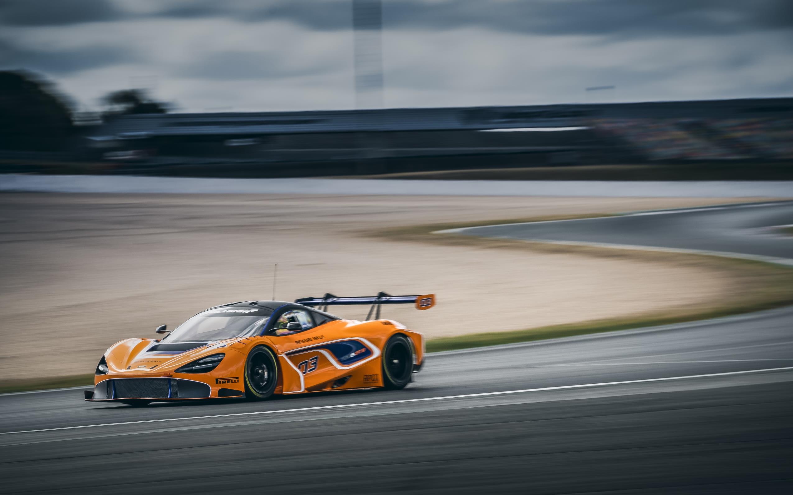 Нам говорят, что прототипы для McLaren 720S GT3 уже проехали более 18 500 миль. Автомобиль GT3 будет протестирован в Европе, США и на Ближнем Востоке, готовый побороться в гонках по всему миру в классе GT3.
