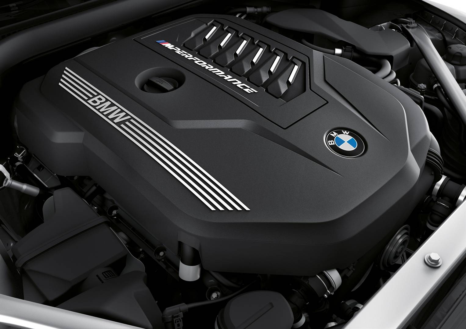 Интерьер BMW Z4 M40i First Edition получил черную кожаную отделку Vernasca с декоративной строчкой, электрически регулируемые сиденья с функцией памяти, возможность окружающей подсветки и аудио-систему Harman Kardon Surround Sound. Адаптивные светоди