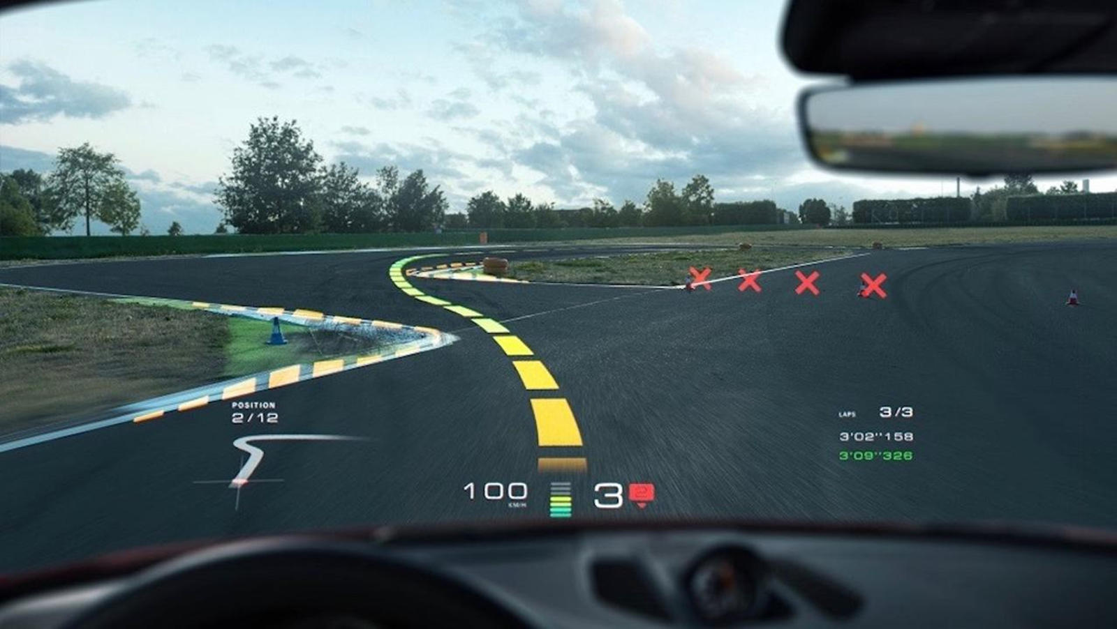 Система выглядит, как кадры из Forza Motorsports, воплощенные в жизнь, и мы не можем дождаться, когда она появится на автомобилях Porsche в будущем.
