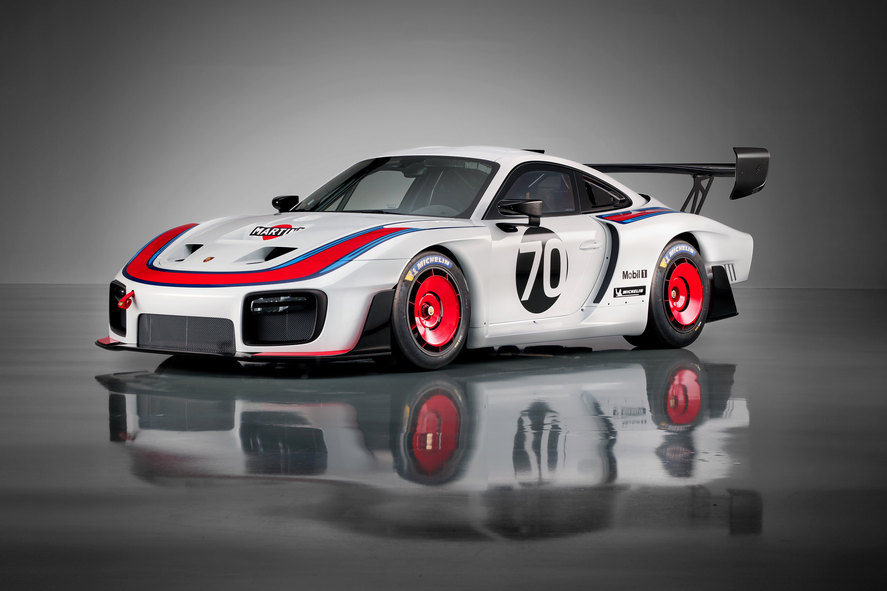 Porsche представил свой новый гоночный автомобиль 935 на мероприятии Rennsport Reunion VI в WeatherTech Raceway Laguna Seca в Калифорнии.