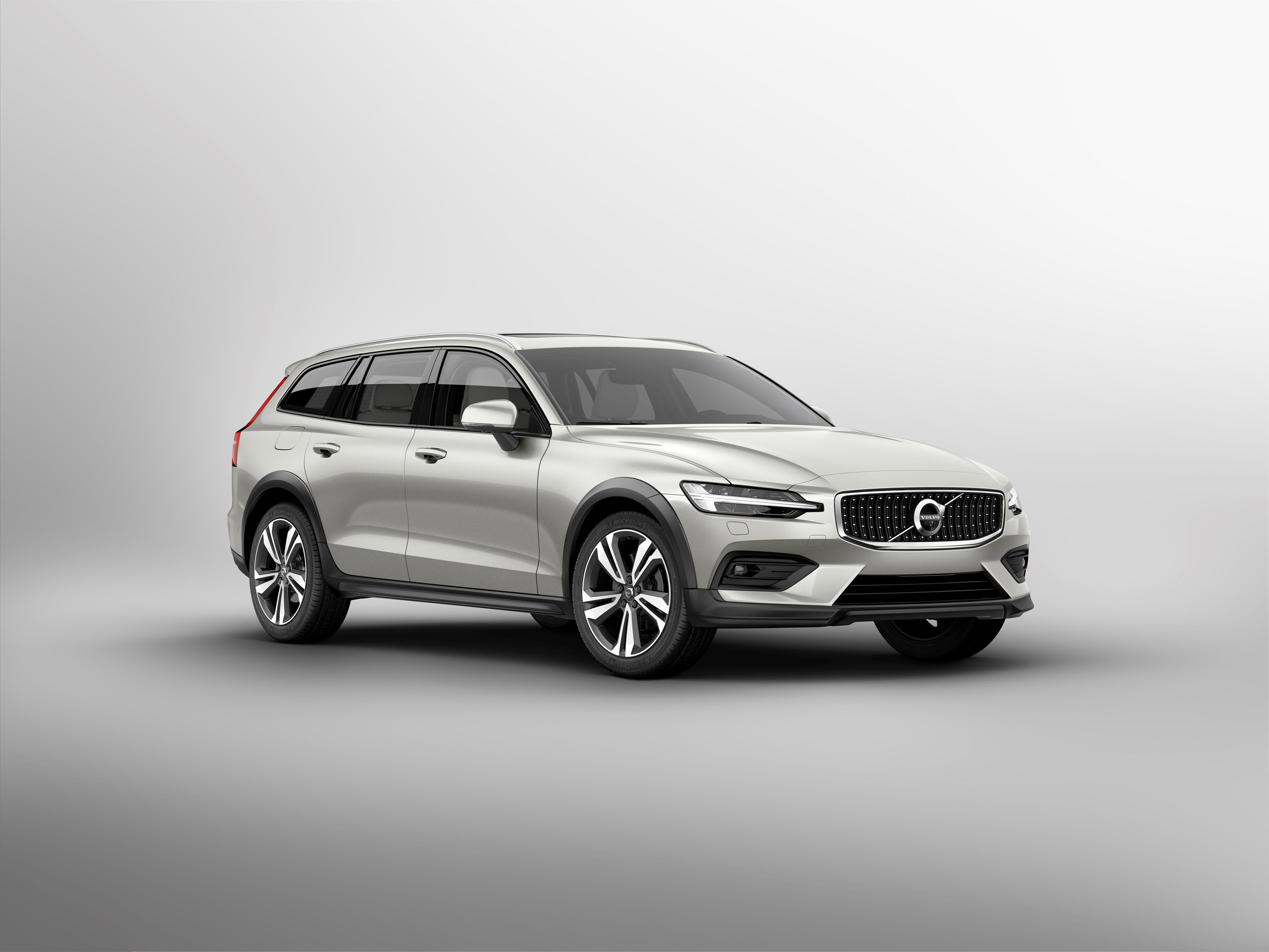 Volvo Cars, гордость Швеции, показал новую версию Cross Country популярного V60.