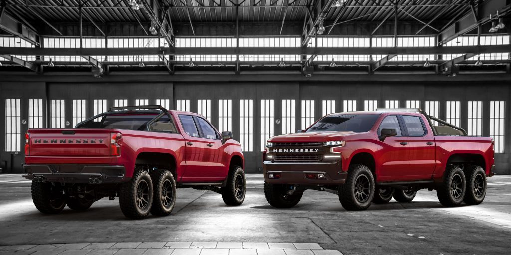 Технически, Chevrolet Silverado уже доступен в качестве шестиколесного автомобиля. Тяжелый Silverado, такой как 3500HD, оснащен двойной колесной установкой сзади, которая соединяет два колеса бок о бок. Очевидным недостатком является то, что эта уста