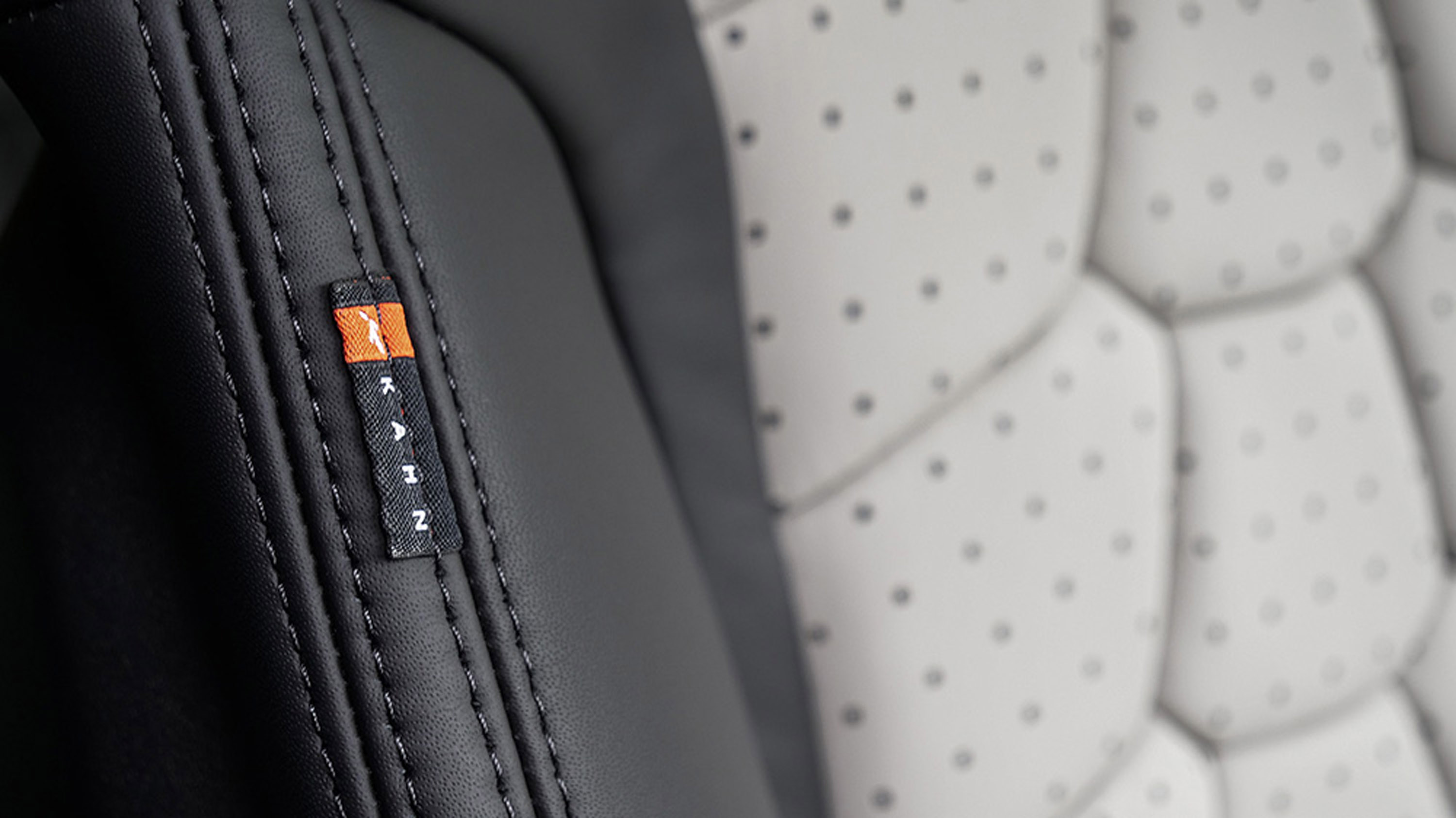 Компания успешно настраивает и модифицирует автомобили Range Rover в течение примерно 20 лет, и до сих пор продолжает предлагать эксклюзивные и роскошные концептуальные идеи с уникальной утонченностью и уверенностью.