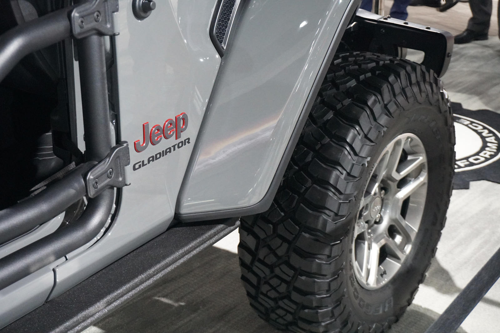 Теперь, когда Jeep представил новый Gladiator на LA Auto Show, начнется работа тюнеров. И частное подразделение FCA заинтересовано в том, чтобы начать как можно скорее, прежде чем рынок послепродажного тюнинга получит новый автомобиль.