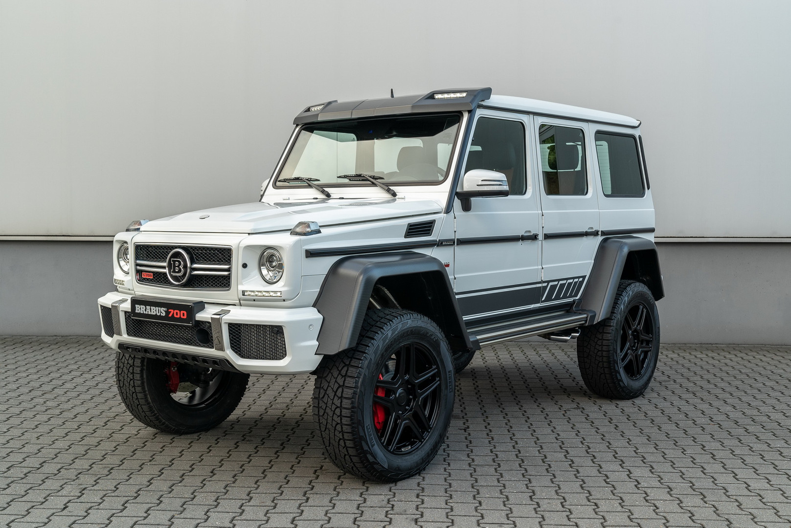 Популярный внедорожник G-Class недавно сошел с производства в обновленном виде. В то время как Mercedes-Benz больше не предлагает мощную версию G-класса, Brabus все равно возьмет ваш старый автомобиль и немного освежит его. Выпущена финальная версия 