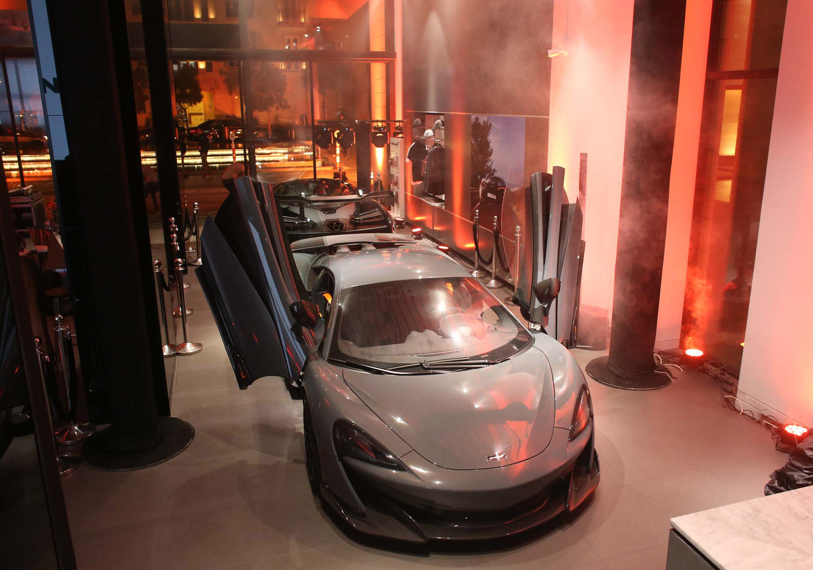 Ограниченная серия знаменует собой начало следующей главы в истории McLaren Longtail и устанавливает новый стандарт скорости, мощности и изысканности во всем сегменте. Автомобиль был полностью переоснащен и получил минимальный вес, улучшенную аэродин