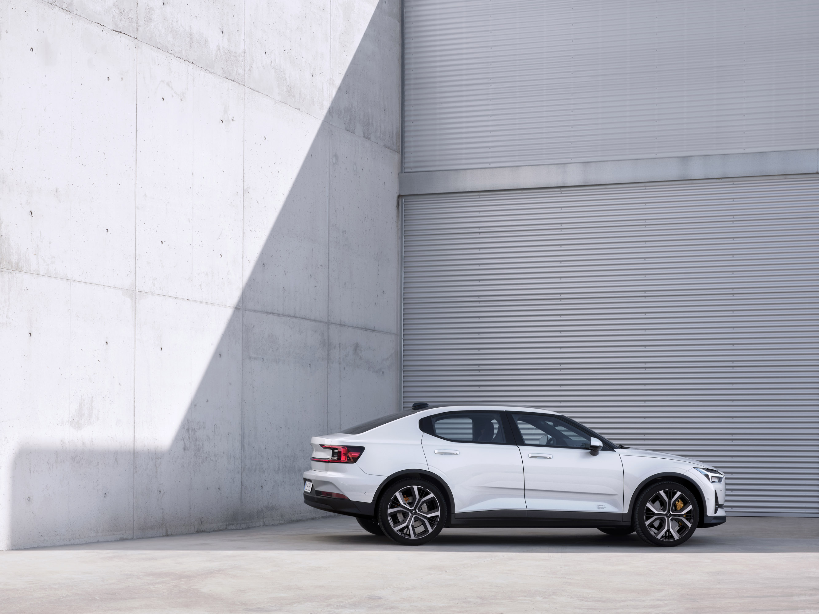 Polestar 2 предлагает высокие показатели мощности.