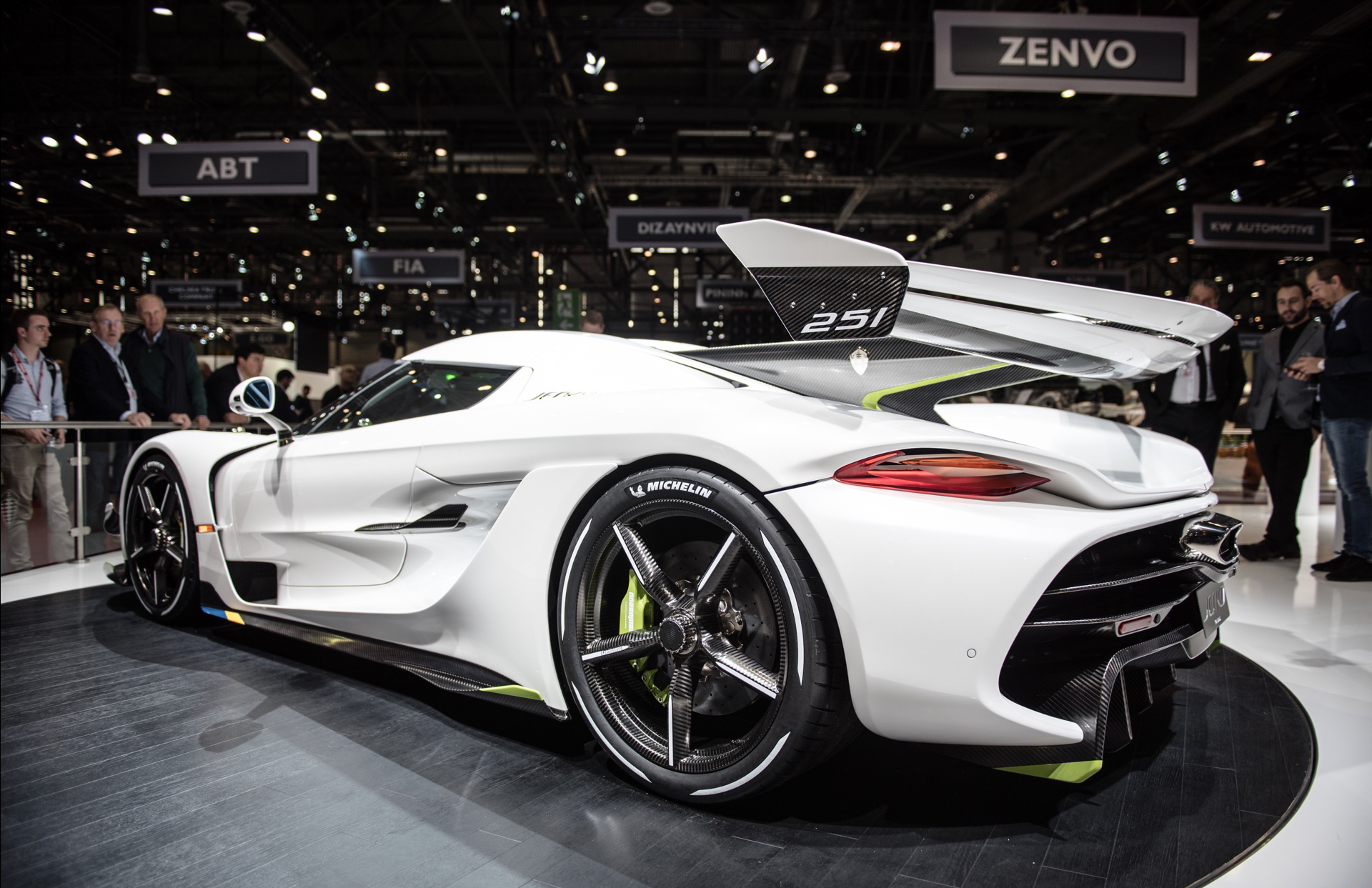 Koenigsegg Jesko официально распродали еще до окончания Женевского автосалона! Распроданный Jesko, названный в честь основателя Koenigsegg, отца Кристиана, означает, что Koenigsegg больше нечего продавать. И Jesko, и Regera полностью распроданы!