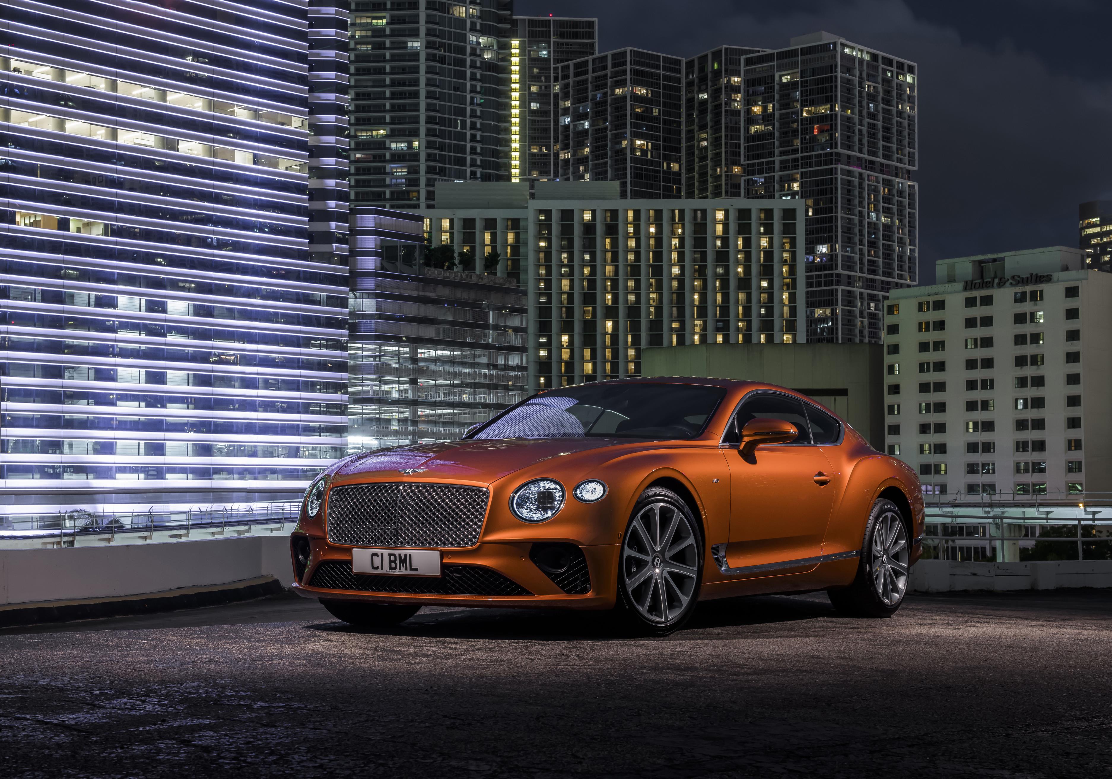 Представлены модели Bentley Continental GT и GTC V8