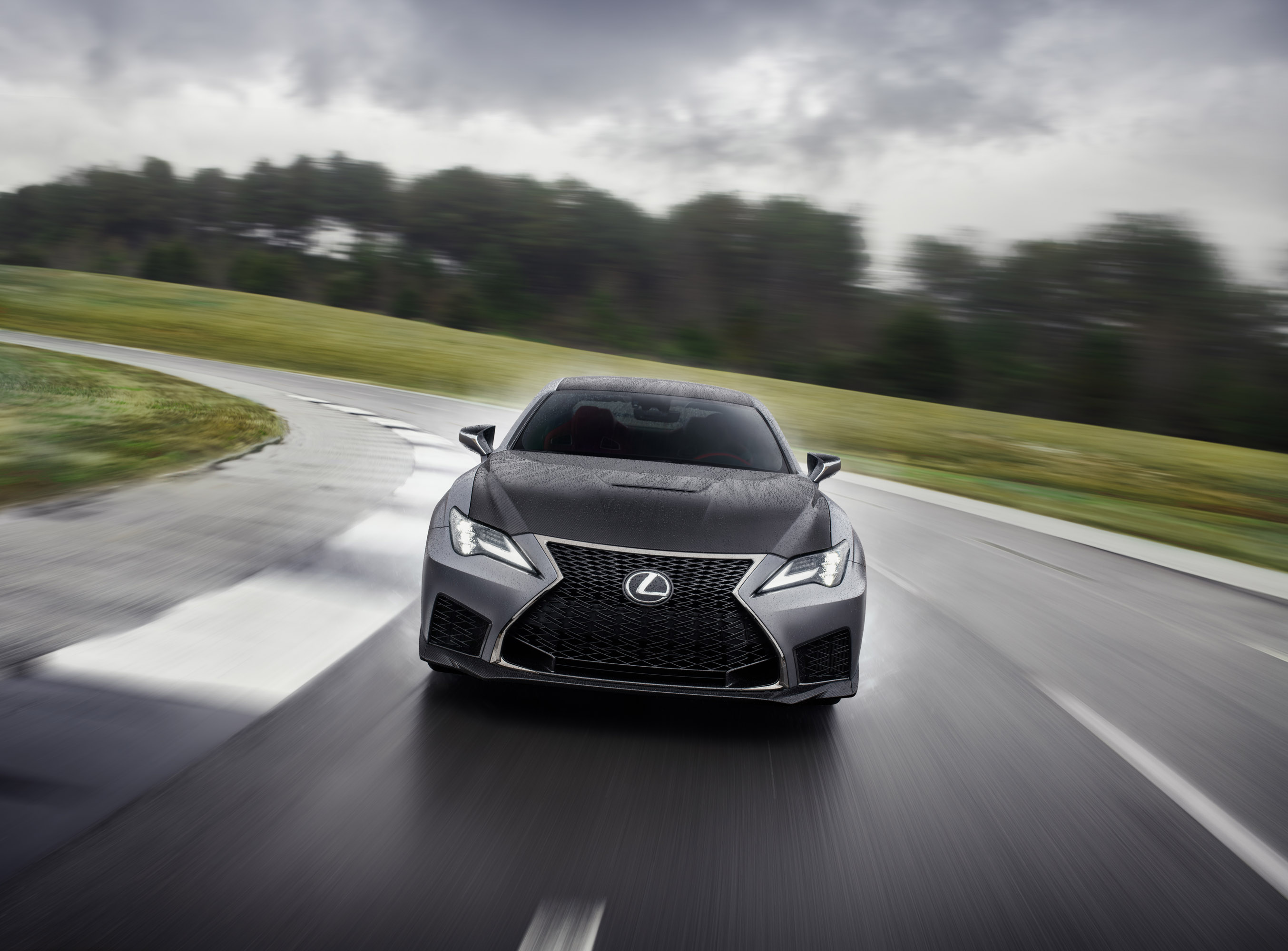Lexus решил подняться на новый уровень и создать новую модель RC F Track Edition, ориентированную на производительность.