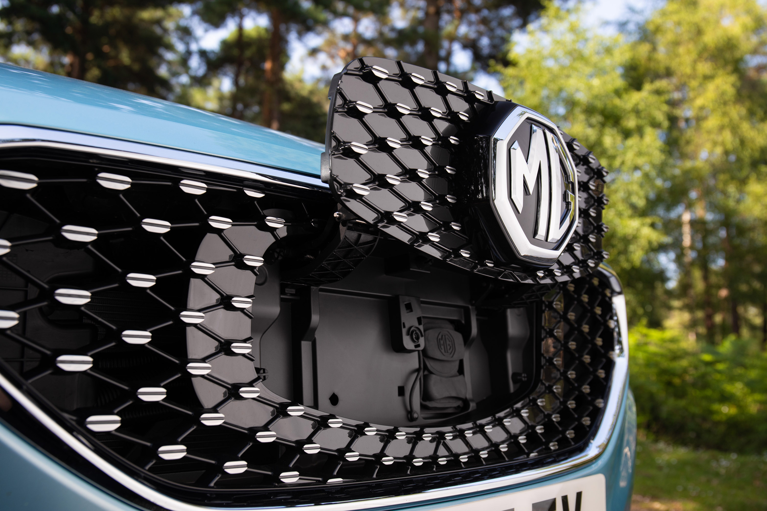 MG Motor UK объявил о выходе на рынок машины с нулевым уровнем выбросов, представив красивый MG ZS EV.