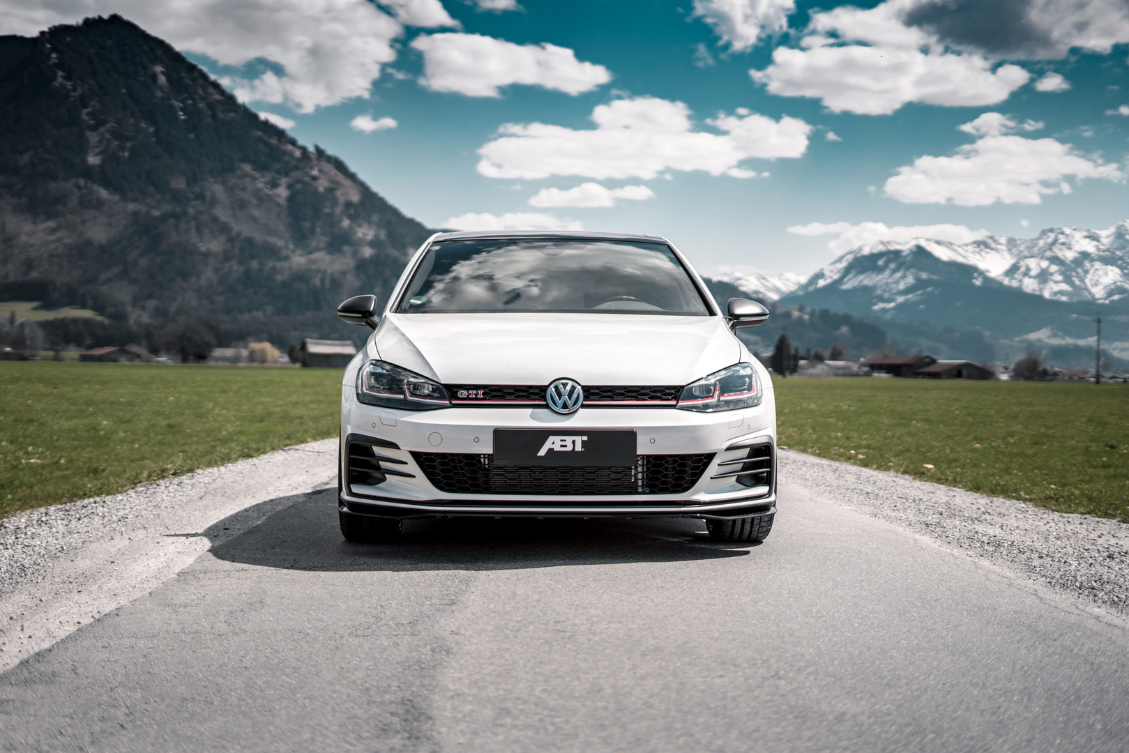 ABT оставили свой отпечаток на новом Volkswagen Golf GTI TCR.