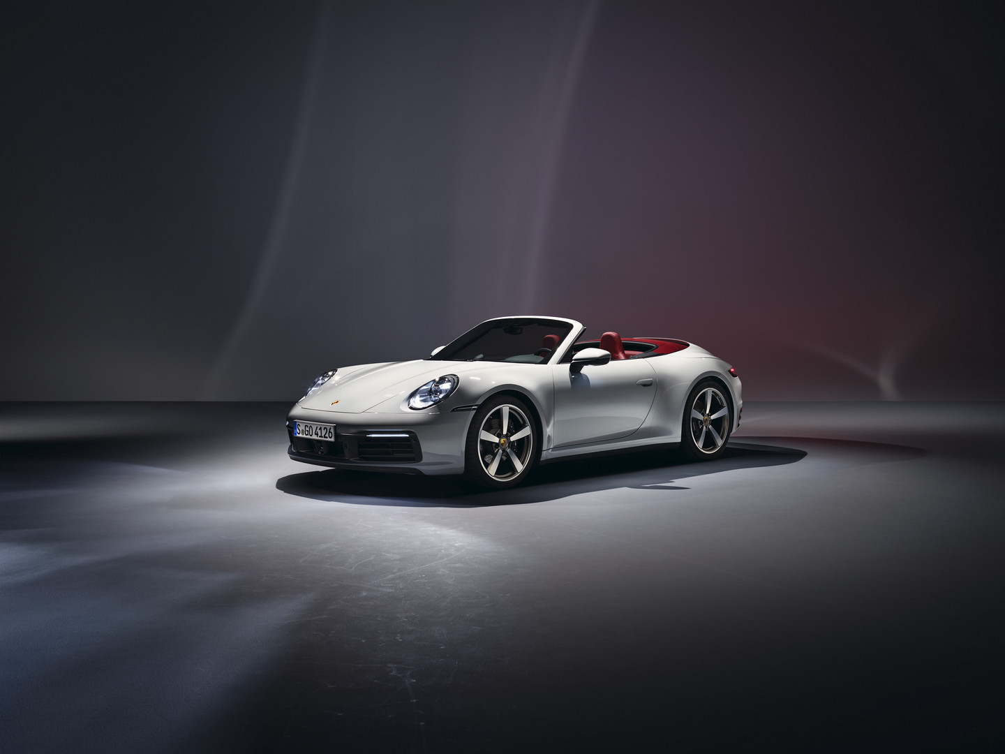 Цены на Porsche 992 Carrera Coupe начинаются с 104 655 евро и на Porsche 992 Carrera Cabriolet - с 118 935 евро.