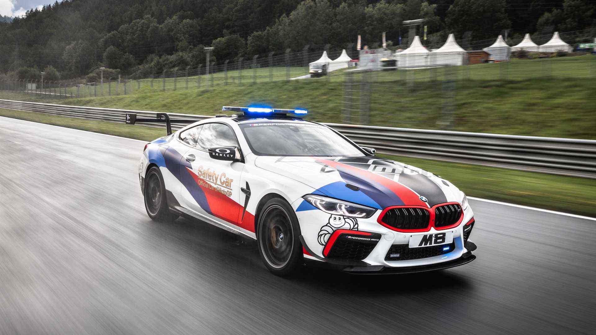 По словам Маркуса Флаша, президента BMW M, BMW M8 и гоночный автомобиль BMW M8 GTE разрабатывались параллельно. «Поэтому для нас было логичным шагом выбрать BMW M8 Competition в качестве основы для нашего нового автомобиля безопасности MotoGP. Даже в