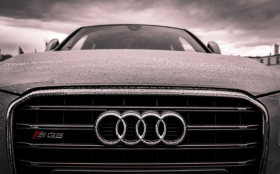 С тех пор Audi стал пионером в области технологий, которые особенно важны в наше время. Современная эпоха началась в 60-е годы, когда VW Group приобрел бренд от компании Daimler-Benz и с этого времени бренд упорно трудился, чтобы сохранить стиль, рос