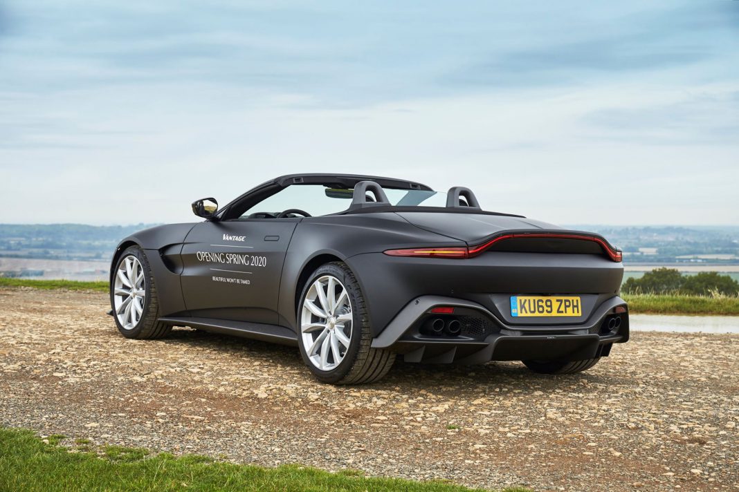 Aston Martin V8 Vantage Roadster - официальные фотографии