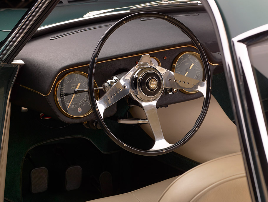 Шестьдесят лет назад, 5000 GT, 2+2 купе был представлен на Туринском автосалоне и был бессменной звездой автомобильных мероприятий.