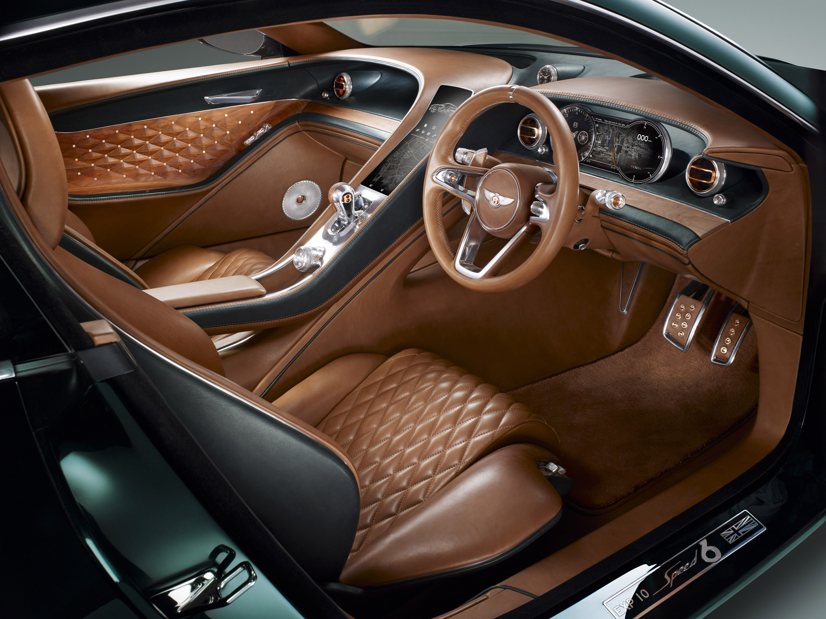 Bentley EXP 100 GT идеально сочетает в себе исключительную роскошь и экологичность и представляет собой усовершенствованную автономную систему и электродвигатель с электроприводом. Транспортное средство также имеет следующее поколение персонального п