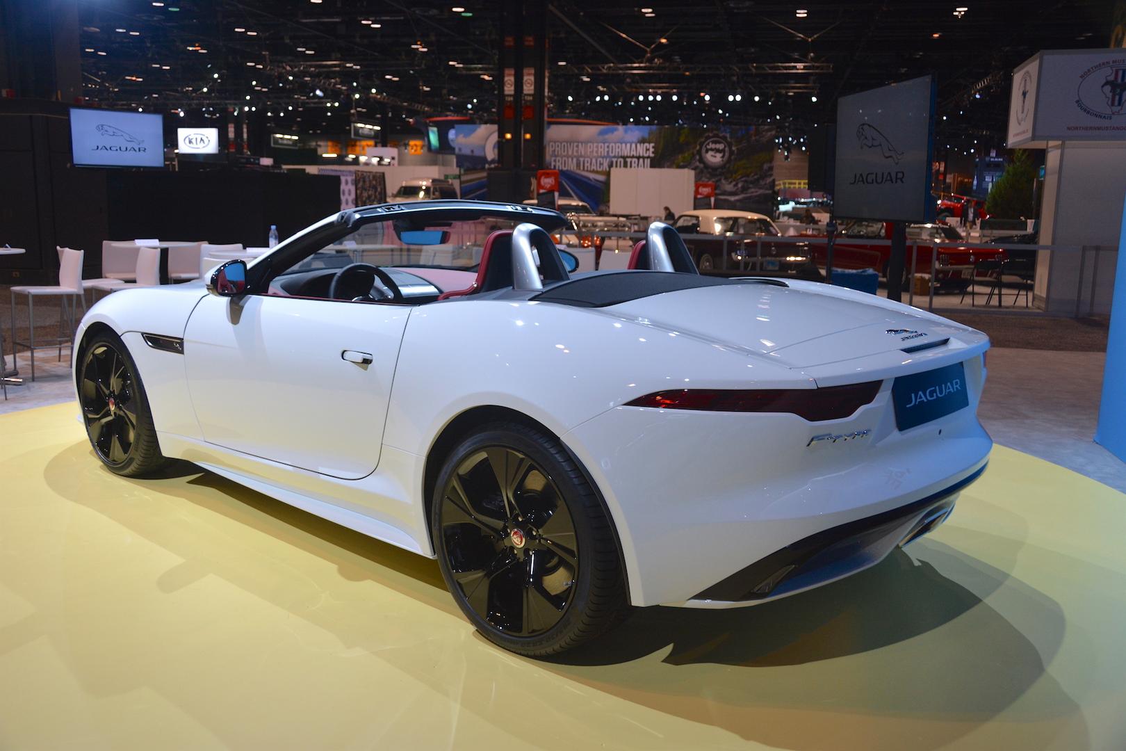 После онлайн-презентации прошлой осенью Jaguar выбрал Чикагский автосалон 2020 для того, чтобы вживую продемонстрировать свой новый кабриолет F-Type.