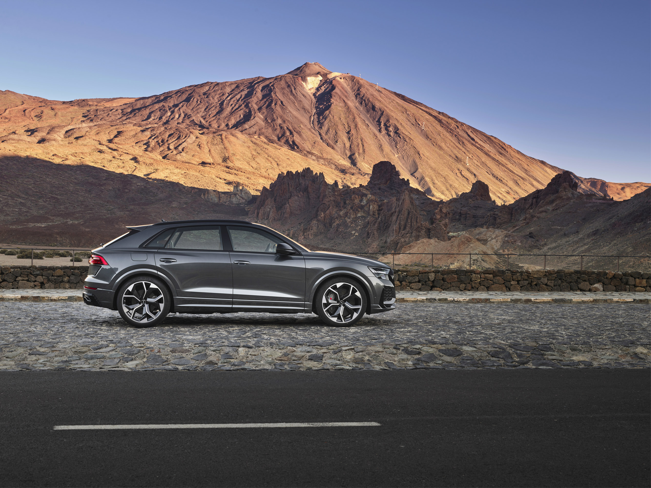 Audi представляет новый RS Q8 - агрессивный и в то же время очень комфортный внедорожник марки!