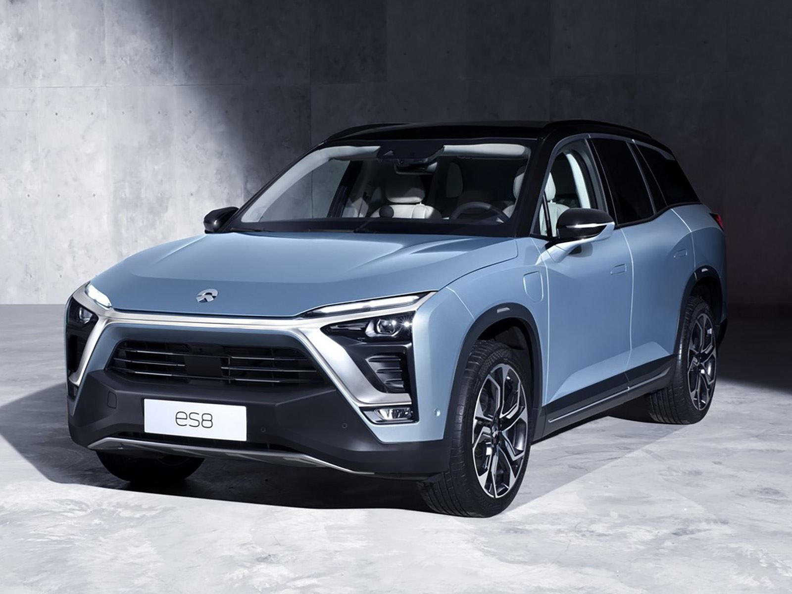 Nio, самый прямой ответ Китая Тесле, сейчас находится в очень сложной финансовой ситуации. Компания, стоящая за удивительным электрическим суперкаром EP9 мощностью 1342 л.с., который ранее устанавливал самое быстрое время на Нюрбургринге среди электр