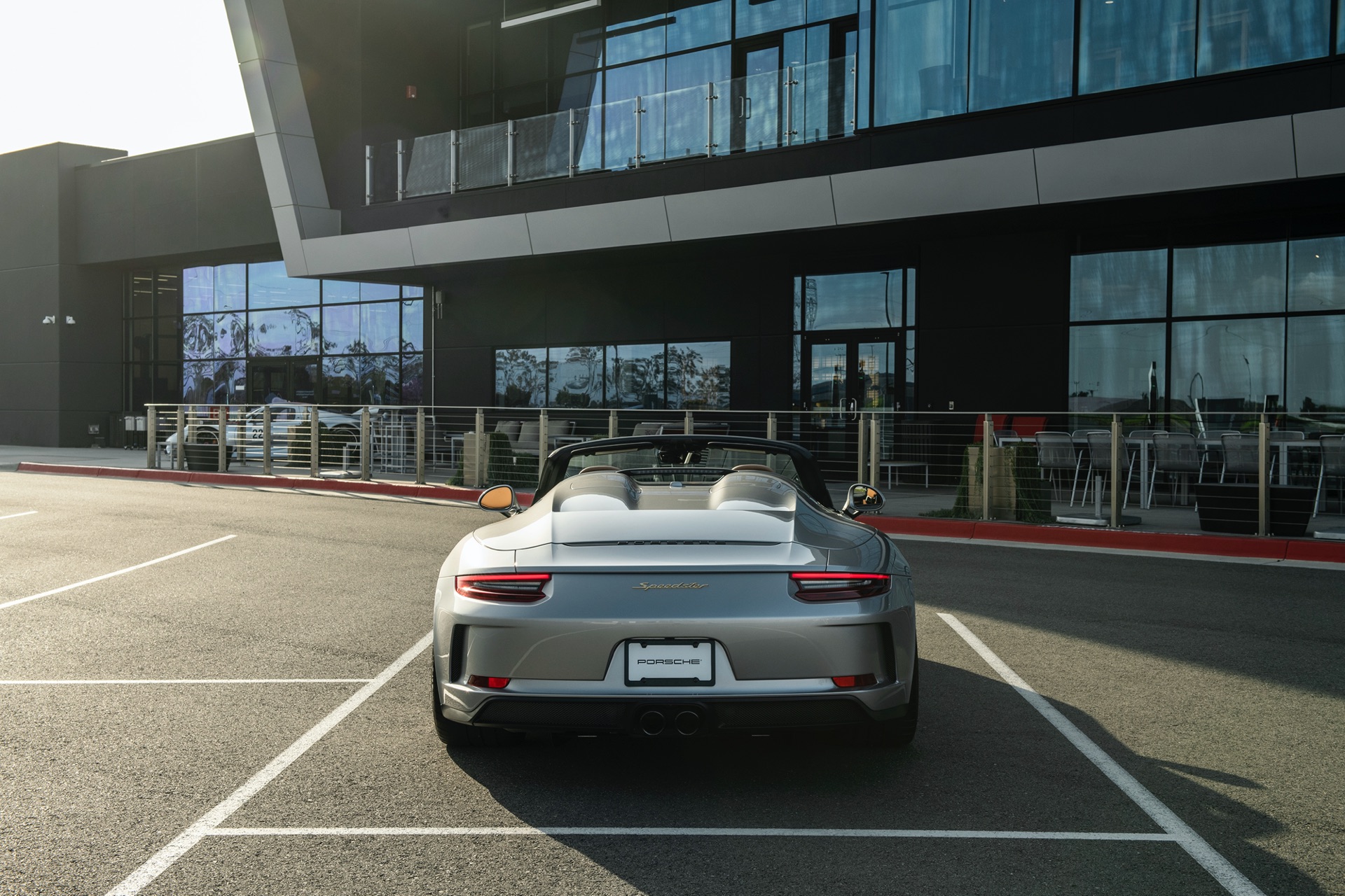 Porsche North America присоединился к RM Sothebys, чтобы предложить автомобиль для публичных торгов.