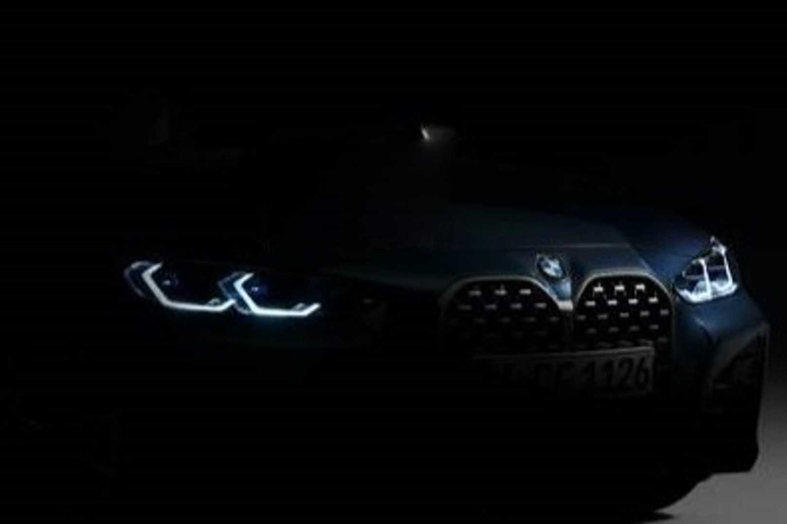 На этой неделе BMW снимет завесу с новой фэйслифтинговой 5-й серии. В частности, обновленная BMW 5 серии была представлена в прямом эфире на веб-сайте компании. Но BMW не остановится на этом, потому что еще одна новая модель появится через неделю. Мы