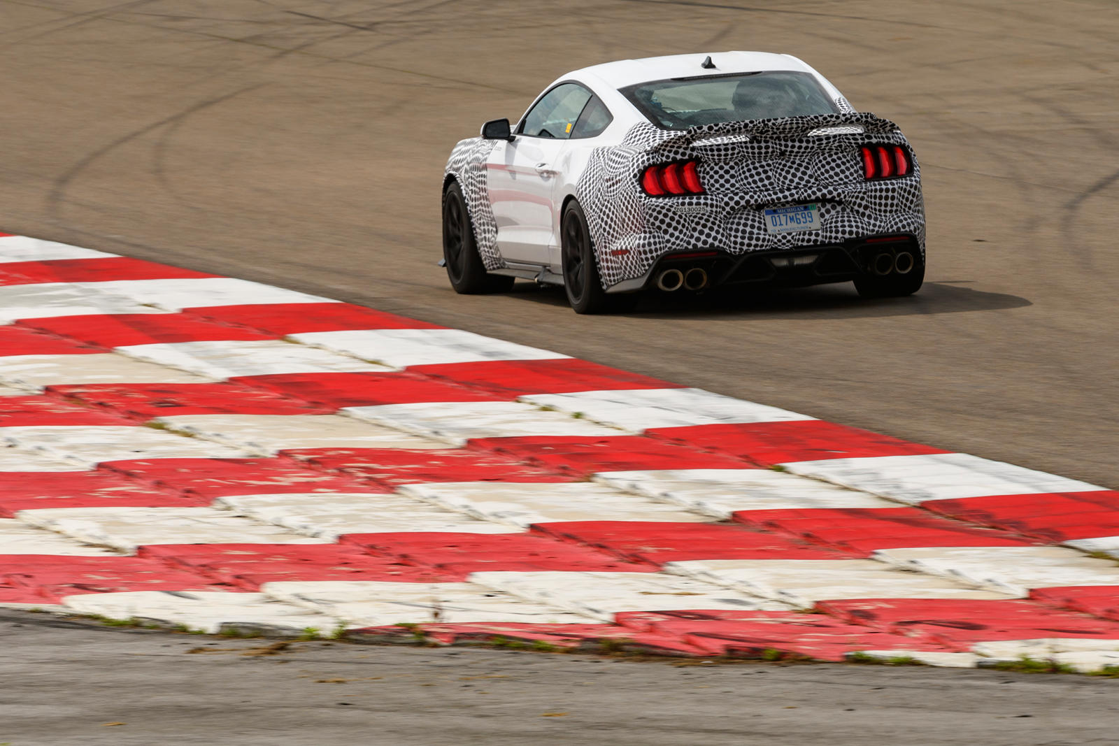 Дейв Перик, директор Ford Icons, заявляет: «Как и оригинал, совершенно новый Mustang Mach 1 будет верен своему наследию, предоставляя великолепный внешний вид и 5,0-литровый двигатель, способный работать на любых трассах». Скорее всего, в течение год