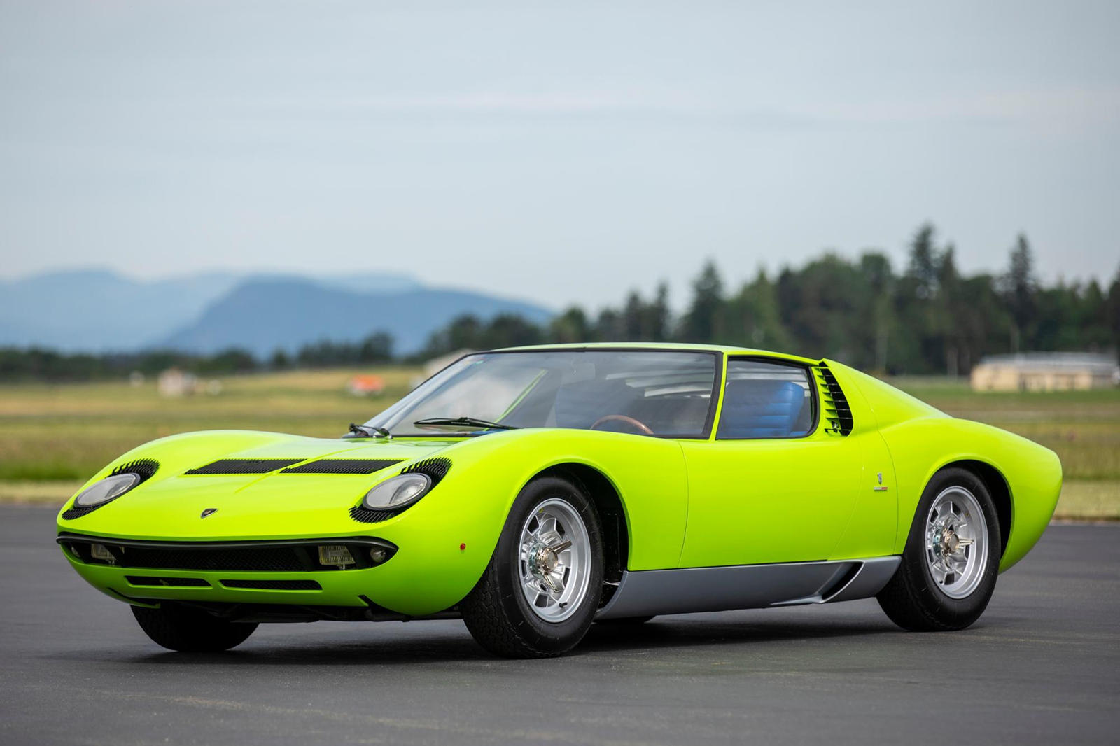 Изысканный сине-зеленый Lamborghini Miura