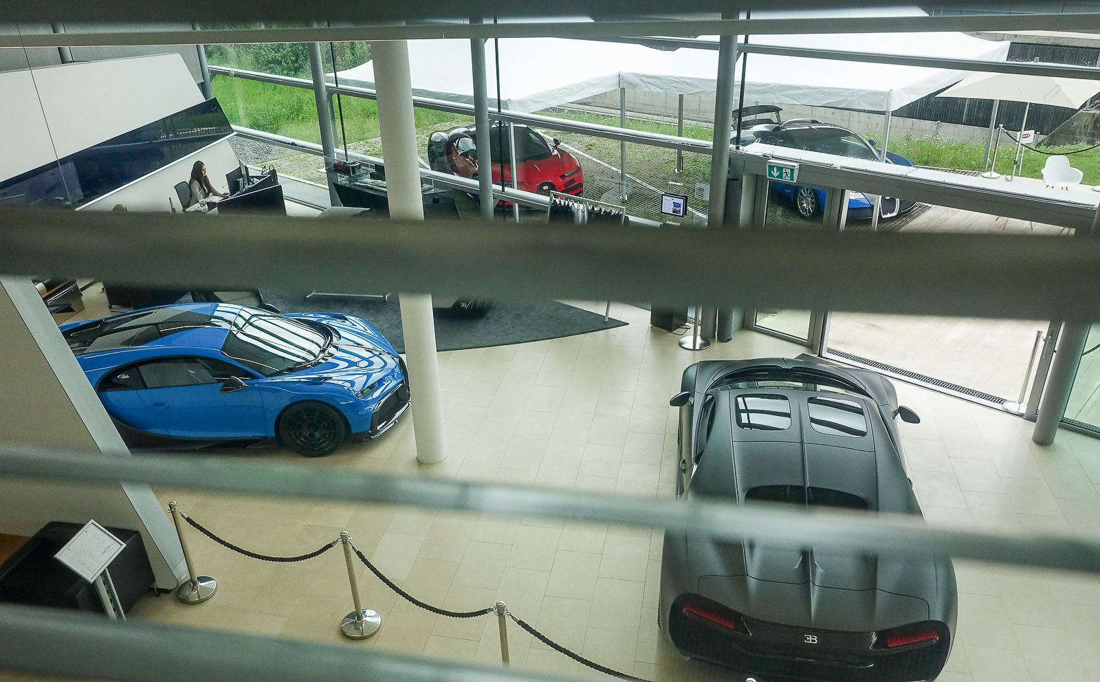 Недавно избранные журналисты были приглашены посмотреть на последнюю модель Bugatti -  Bugatti Pur Sport - в Dörr Group в Мюнхене.