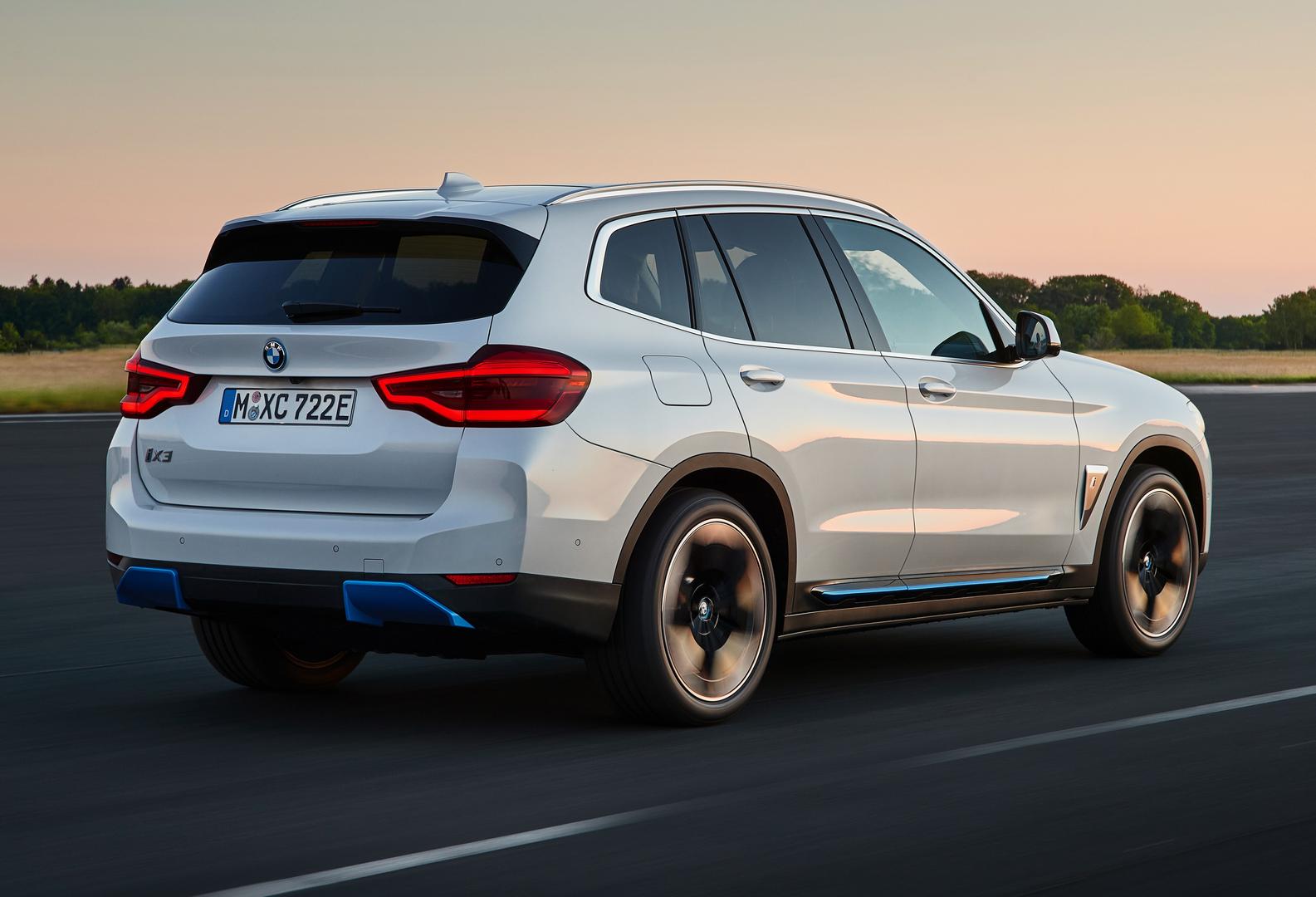 BMW iX3 - первый BMW, который будет произведен для экспорта на заводе в Шеньяне в Китае. Большая часть линейки BMW X3 производится в другом месте на заводе в Спартанбурге, штат Южная Каролина, США.