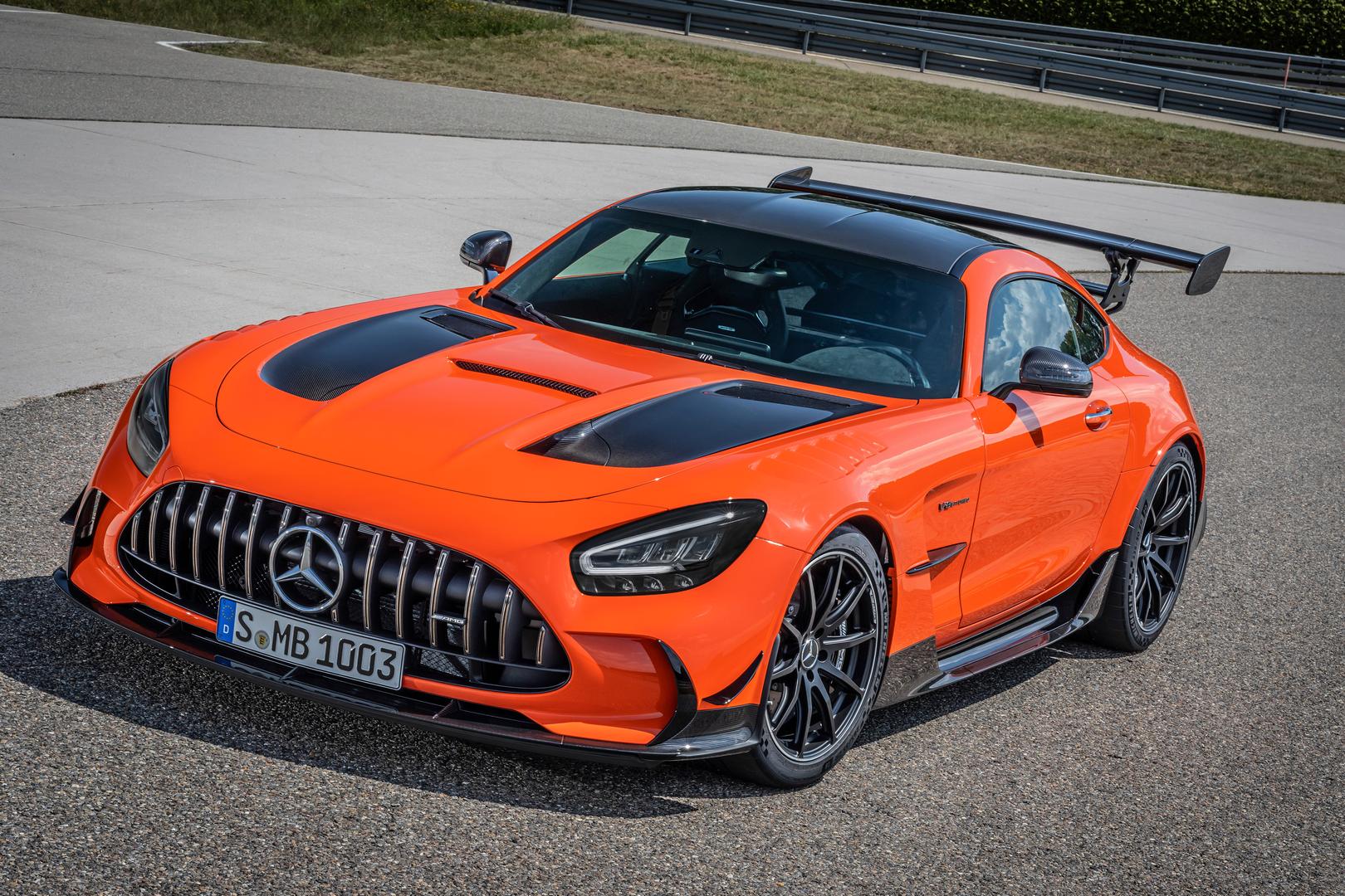 Ценник - резкий рост по сравнению с Mercedes-AMG GT R, который продается в Германии по цене 165 474 евро.