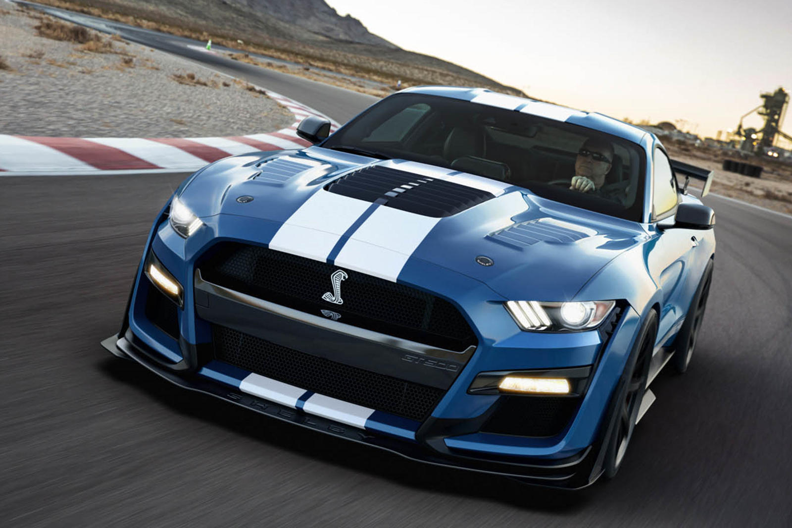 Иногда слишком мало стокового Ford Mustang Shelby GT500 или Ford Mustang Shelby GT350. Если это так, то для вас есть только одно место: Shelby American. Компания, базирующаяся в Лас-Вегасе, занимается настройкой и выпуском большей мощности от этих и 