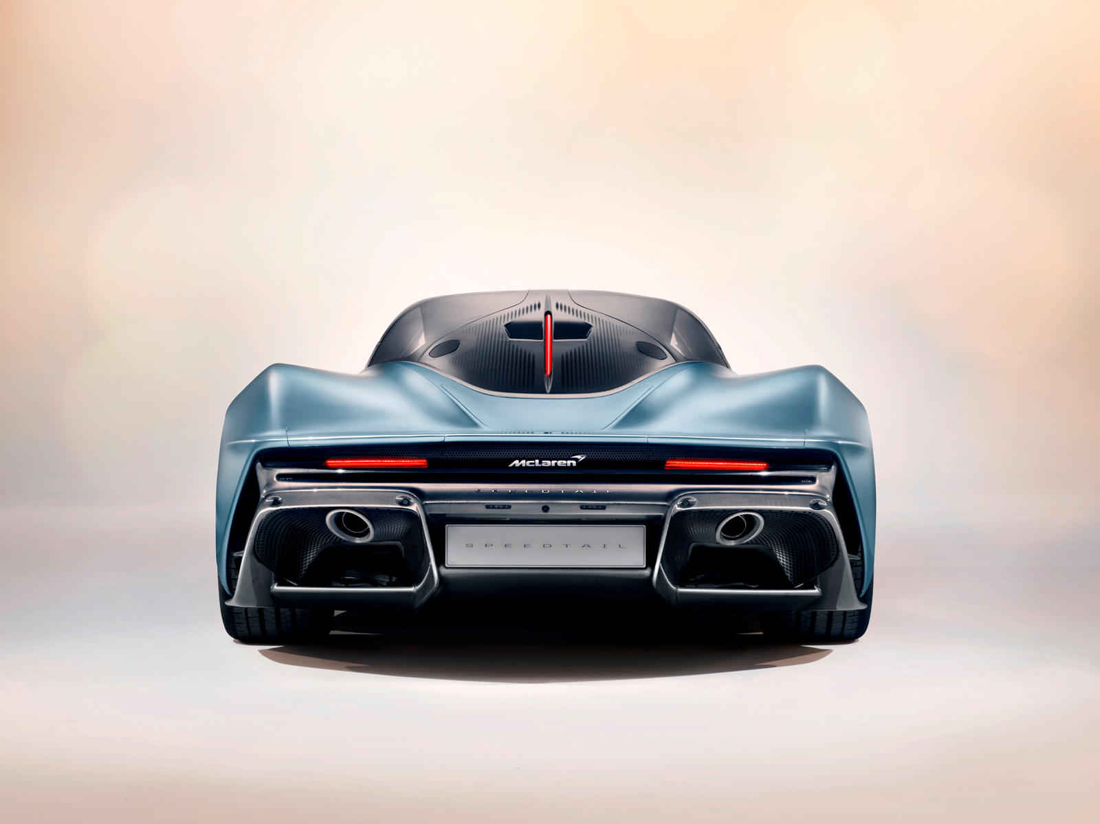 McLaren Speedtail теперь можно заряжать по беспроводной сети