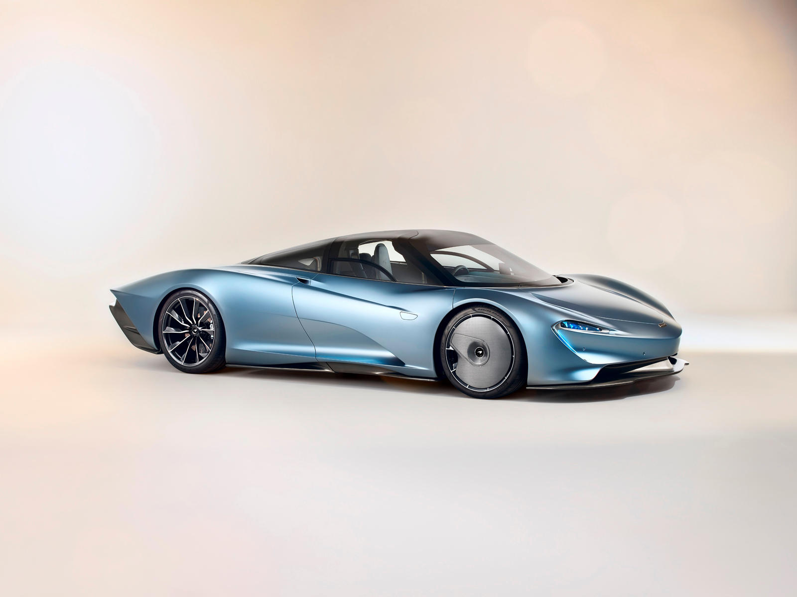 McLaren Speedtail теперь можно заряжать по беспроводной сети