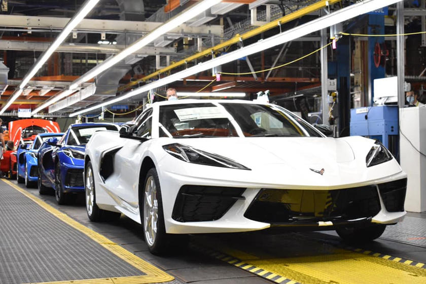 Эра Chevrolet Corvette C8 началась непросто. Сначала была пятинедельная забастовка UAW против GM. А потом началась пандемия коронавируса. В результате не каждый заказ 2020 Corvette может быть выполнен. Чтобы успокоить встревоженных покупателей, Chevr