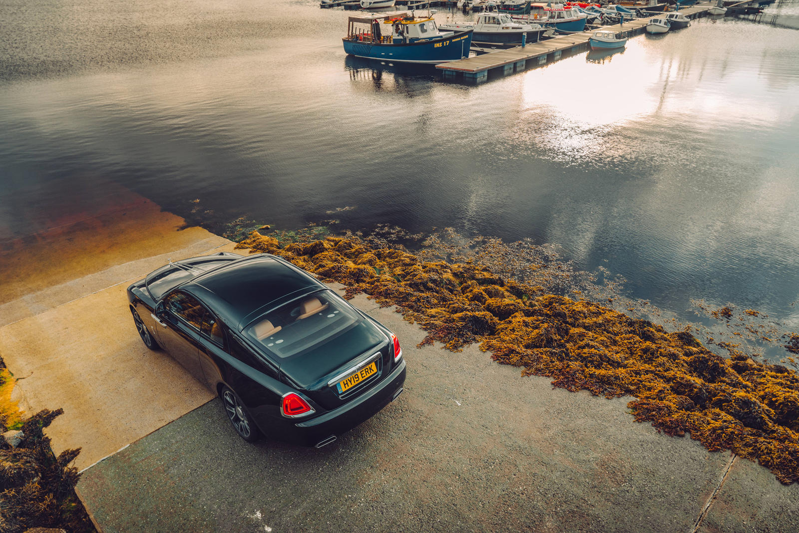 За последние несколько месяцев Rolls-Royce добился целого ряда успехов. Сначала компания объявила, что ее продажи улучшились, а затем представила расширенную версию своего ультра-роскошного Ghost, которая, как она надеется, еще больше увеличит ее дол