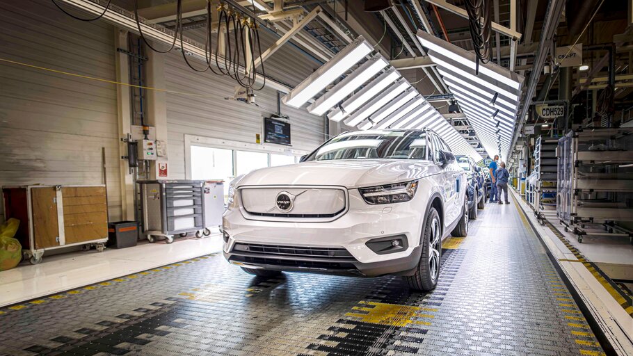 Volvo Cars начал производство полностью электрического XC40 Recharge P8